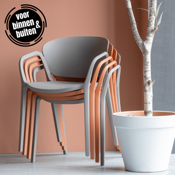 Bent tuinstoel kunststof showroommodel